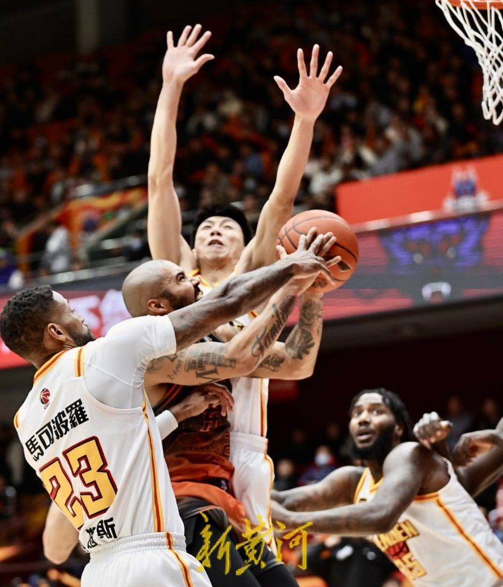 山东男篮迎来连胜,冲击前四 山东男篮迎来连胜,冲击前四