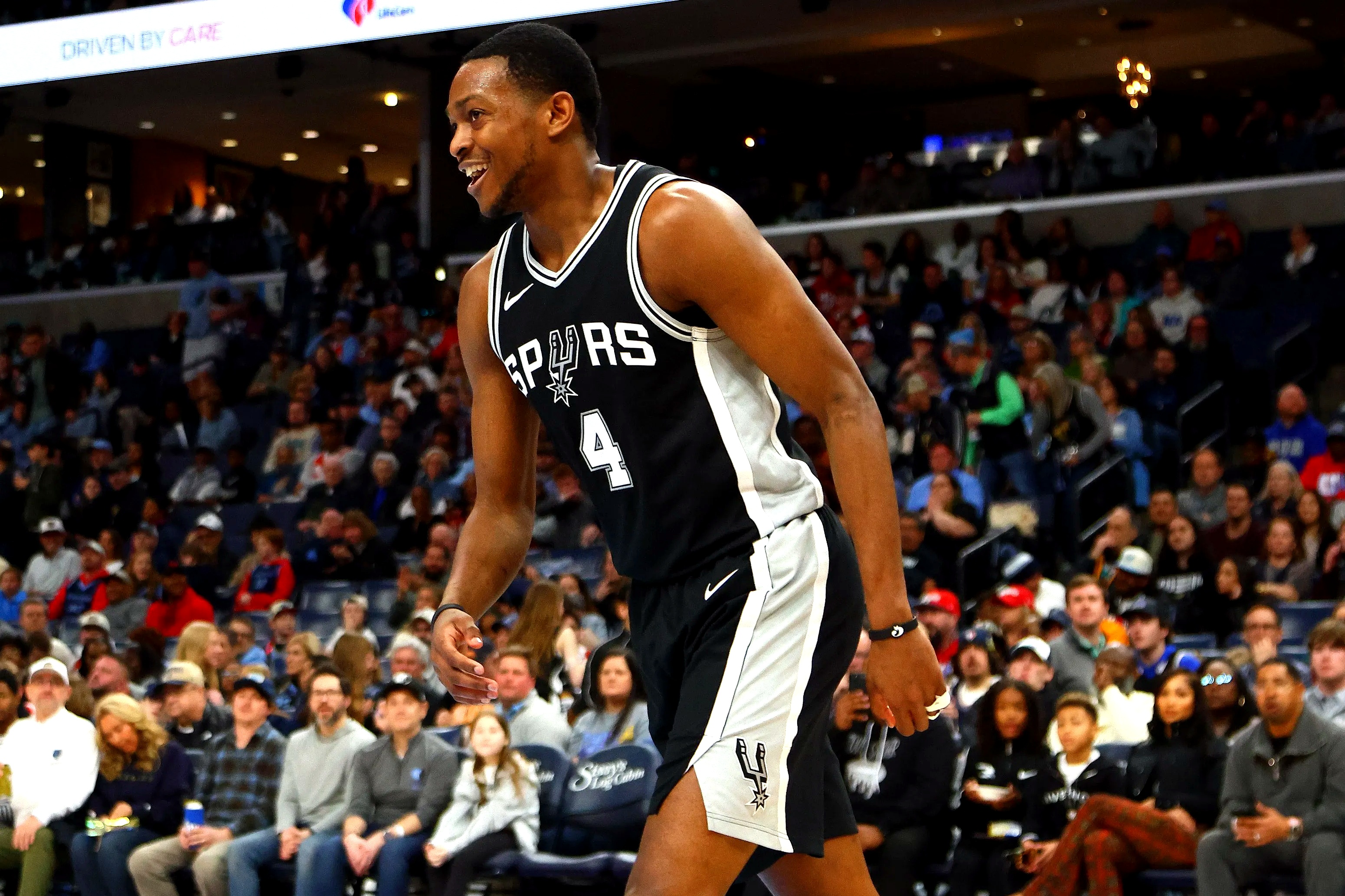 熊猫TV-马刺队后卫迎来复出，球队战术更显多姿多彩