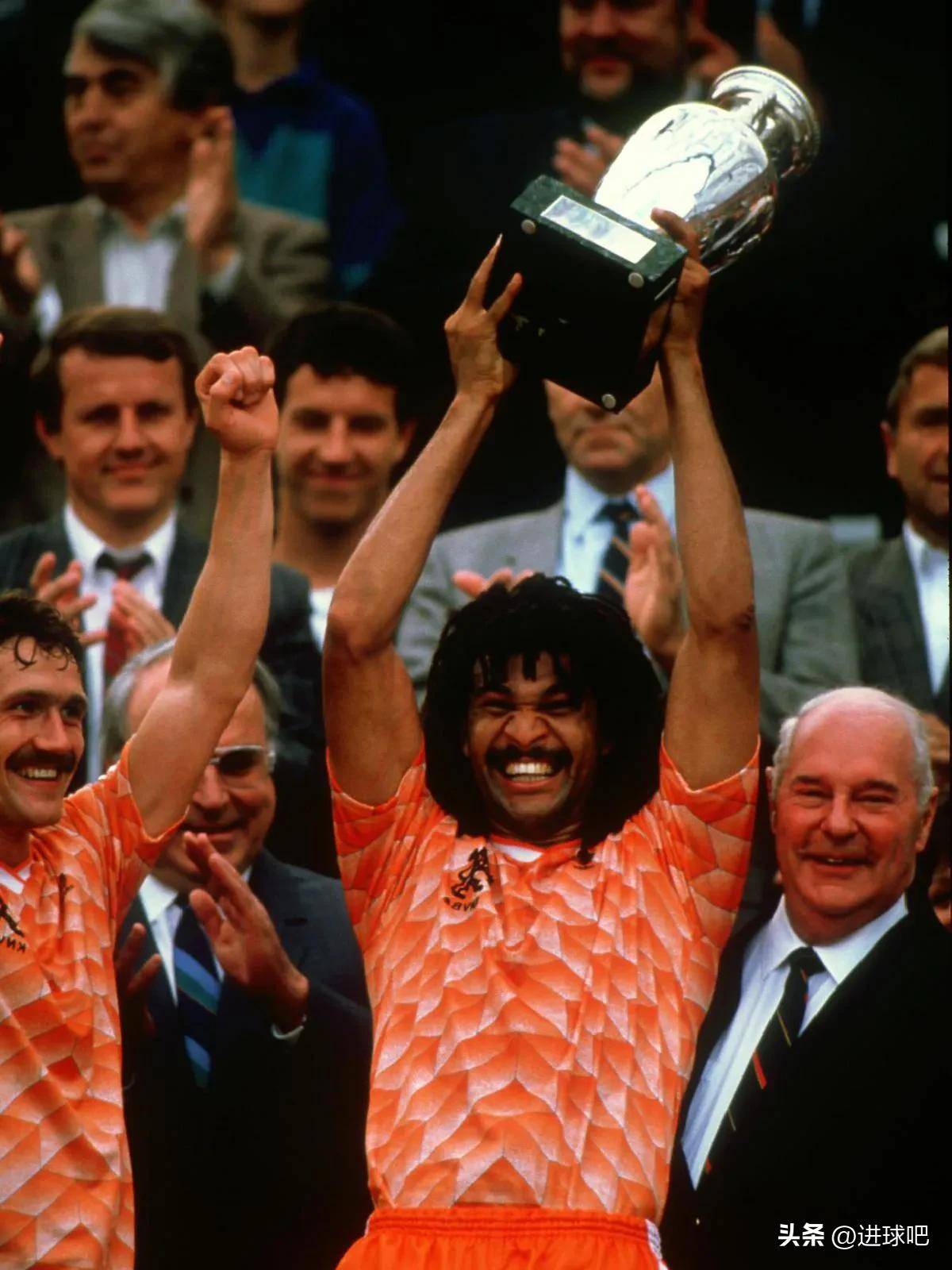 荷兰惊险胜斯洛伐克，晋级欧洲杯半决赛！