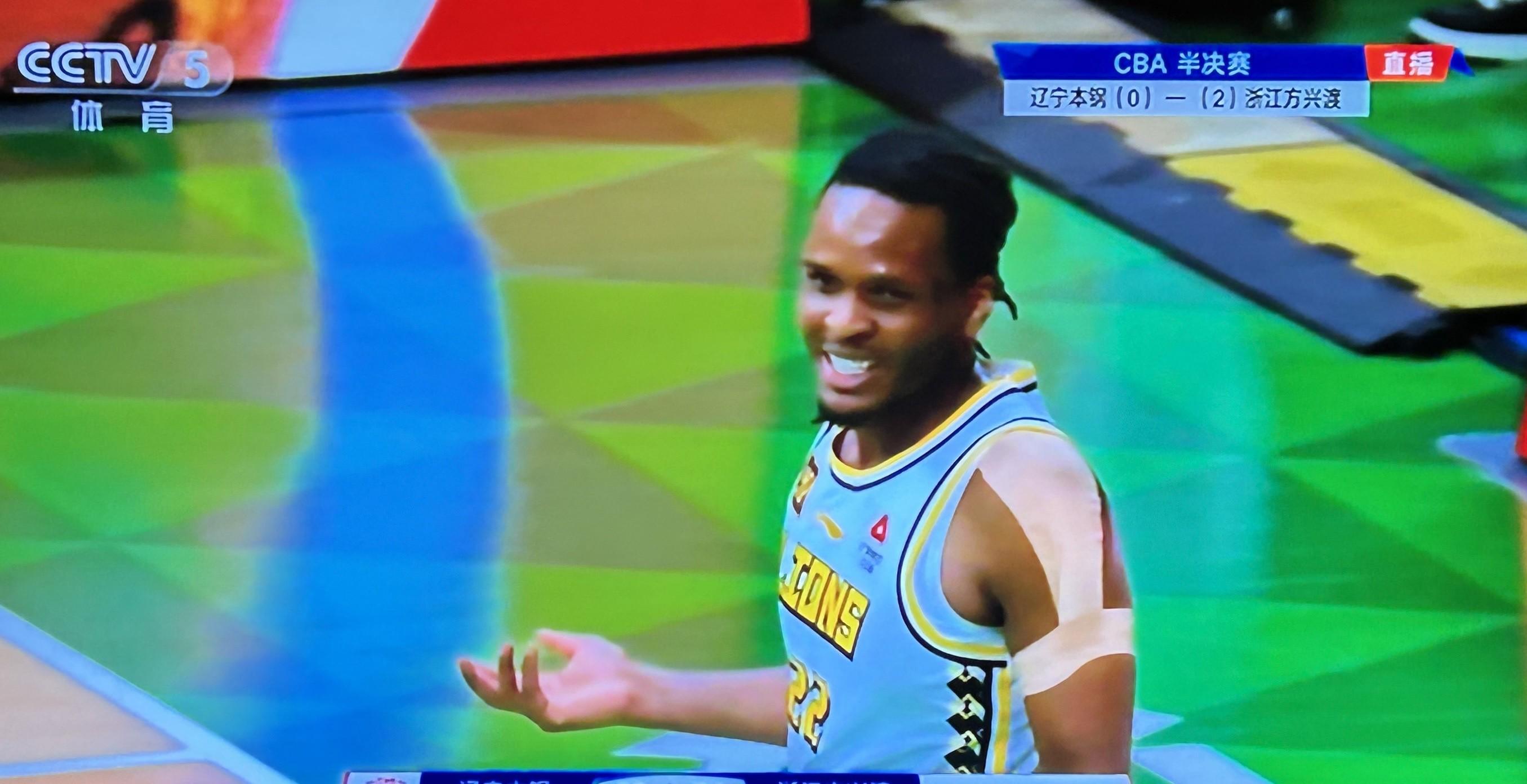 失误频现,球员心态崩溃,主队成功逆转 失误频现,球员心态崩溃,主队成功逆转