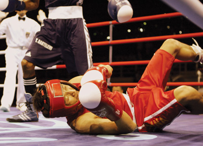 爱尔兰拳击选手连续击倒对手挺进决赛